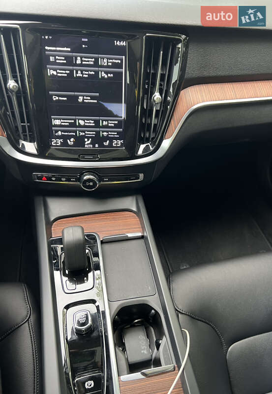 Седан Volvo S60 2021 в Киеве