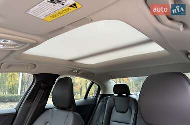 Седан Volvo S60 2024 в 