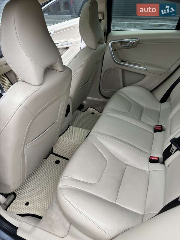 Седан Volvo S60 2015 в Ивано-Франковске