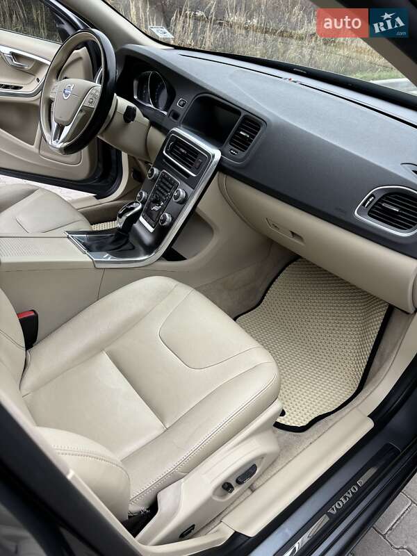 Седан Volvo S60 2015 в Ивано-Франковске