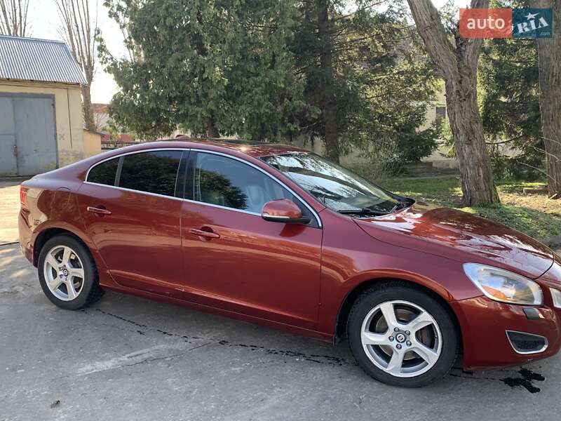 Седан Volvo S60 2013 в Львові