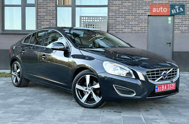 Седан Volvo S60 2010 в Львові