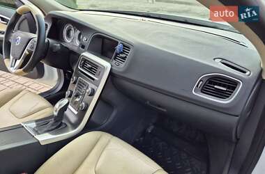 Седан Volvo S60 2013 в Львові