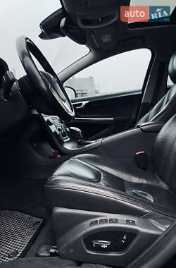 Седан Volvo S60 2013 в 