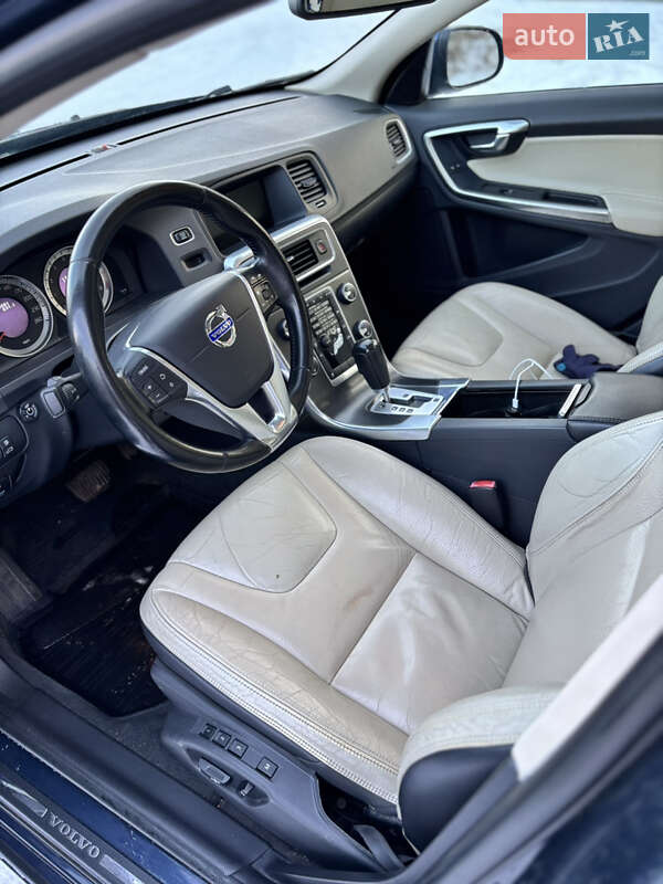Седан Volvo S60 2012 в Львове