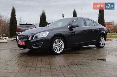 Седан Volvo S60 2013 в Дубно