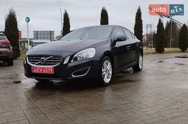 Седан Volvo S60 2013 в Дубно