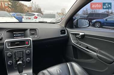 Седан Volvo S60 2012 в 