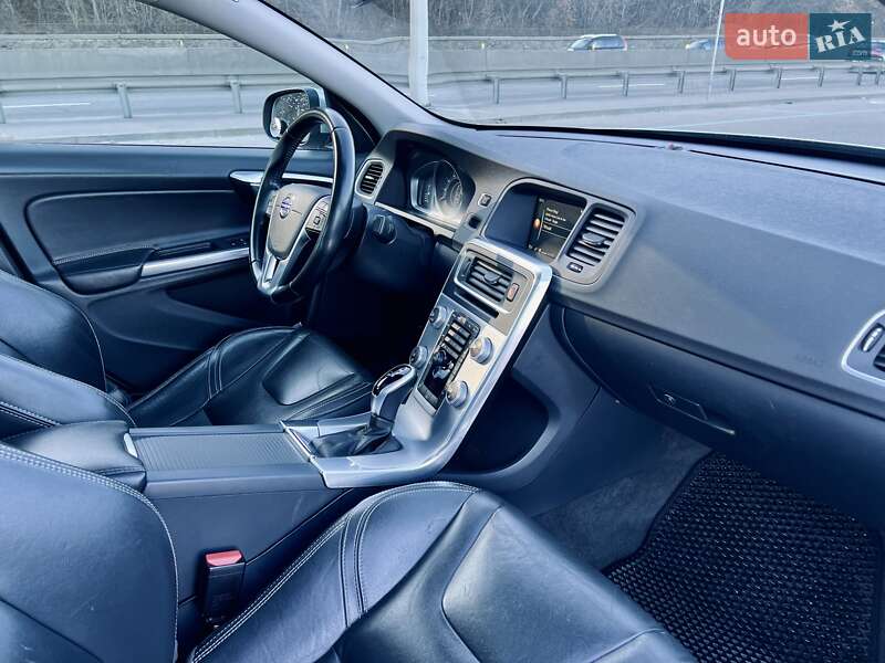 Седан Volvo S60 2016 в Киеве