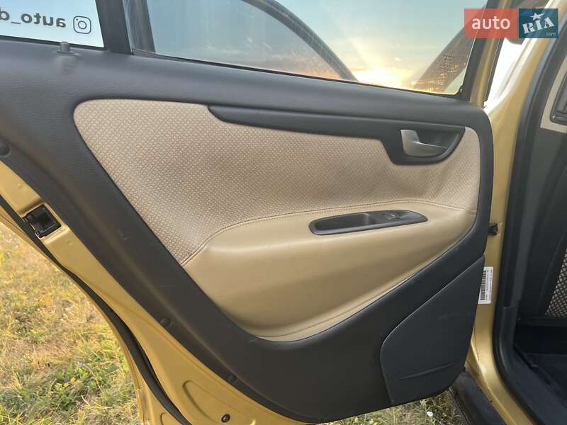 Седан Volvo S60 2001 в Краснограді
