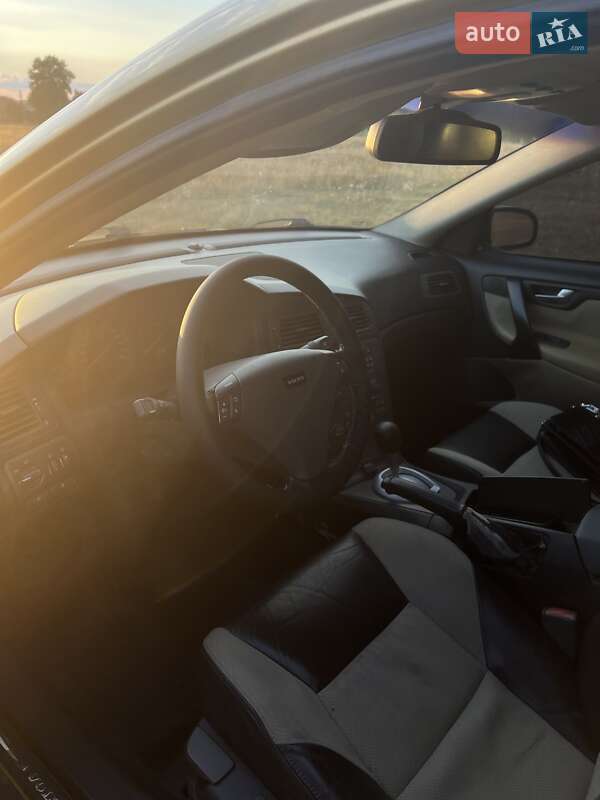 Седан Volvo S60 2001 в Краснограді