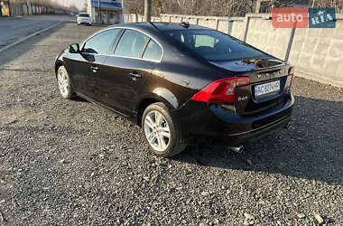 Седан Volvo S60 2012 в 