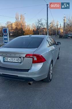 Седан Volvo S60 2013 в 