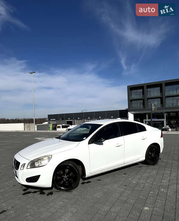 Седан Volvo S60 2011 в 
