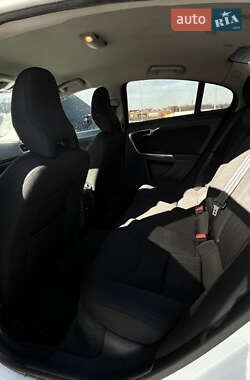 Седан Volvo S60 2011 в 