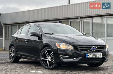 Седан Volvo S60 2015 в Киеве