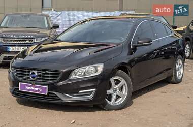 Седан Volvo S60 2015 в Киеве