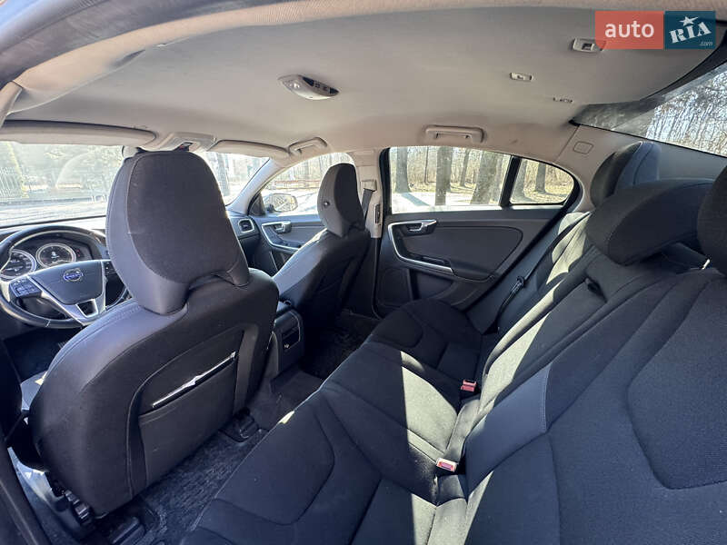 Седан Volvo S60 2013 в Львові