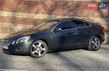 Седан Volvo S60 2011 в Львові