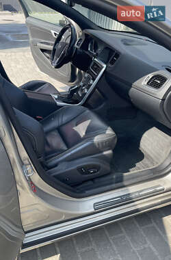 Седан Volvo S60 2014 в 