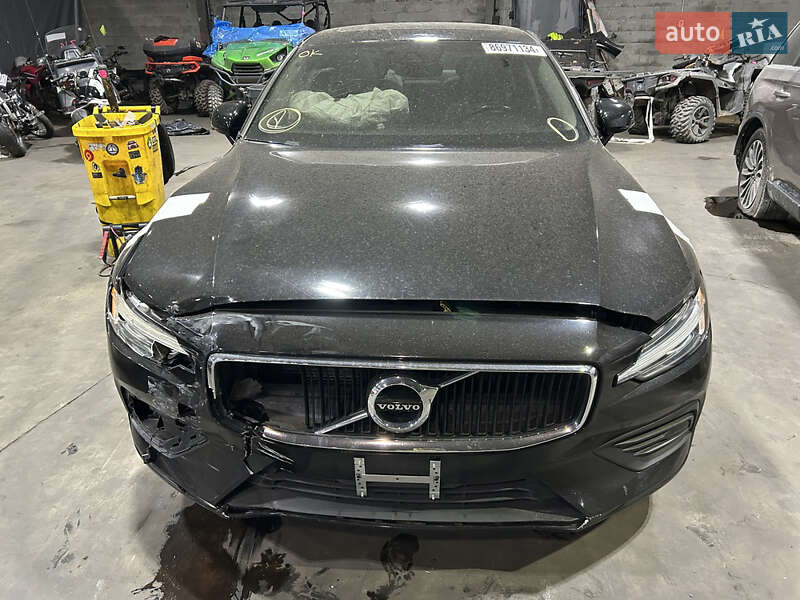 Седан Volvo S60 2019 в 