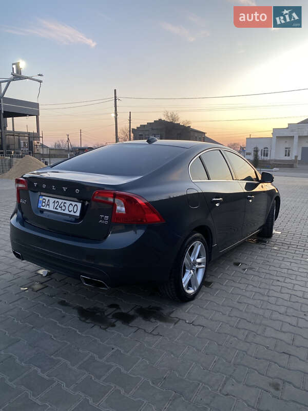 Седан Volvo S60 2013 в Южноукраинске