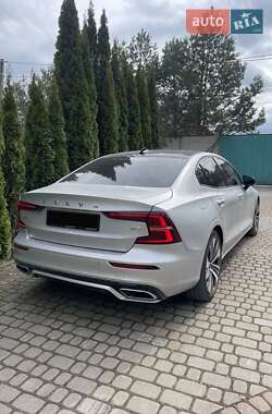 Седан Volvo S60 2022 в 