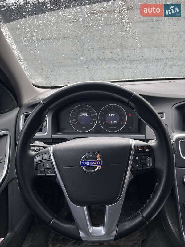 Седан Volvo S60 2011 в Ивано-Франковске