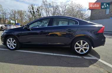 Седан Volvo S60 2015 в 