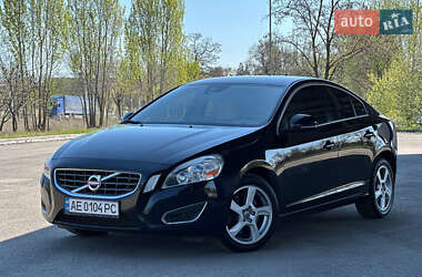 Седан Volvo S60 2013 в 