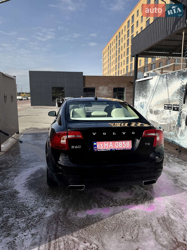 Седан Volvo S60 2016 в Нетешине