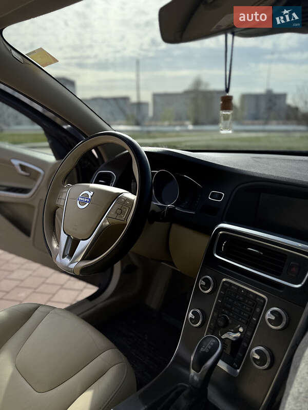 Седан Volvo S60 2016 в Нетешине