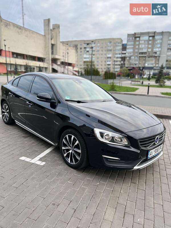 Седан Volvo S60 2017 в 