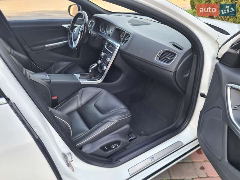 Седан Volvo S60 2015 в Ивано-Франковске