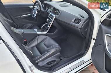 Седан Volvo S60 2015 в 