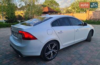 Седан Volvo S60 2015 в 
