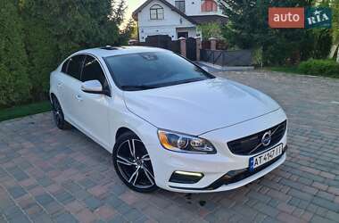 Седан Volvo S60 2015 в 