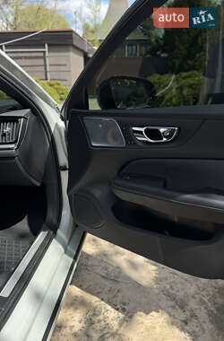 Седан Volvo S60 2019 в 