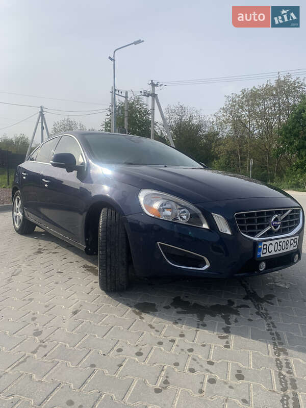 Седан Volvo S60 2012 в 