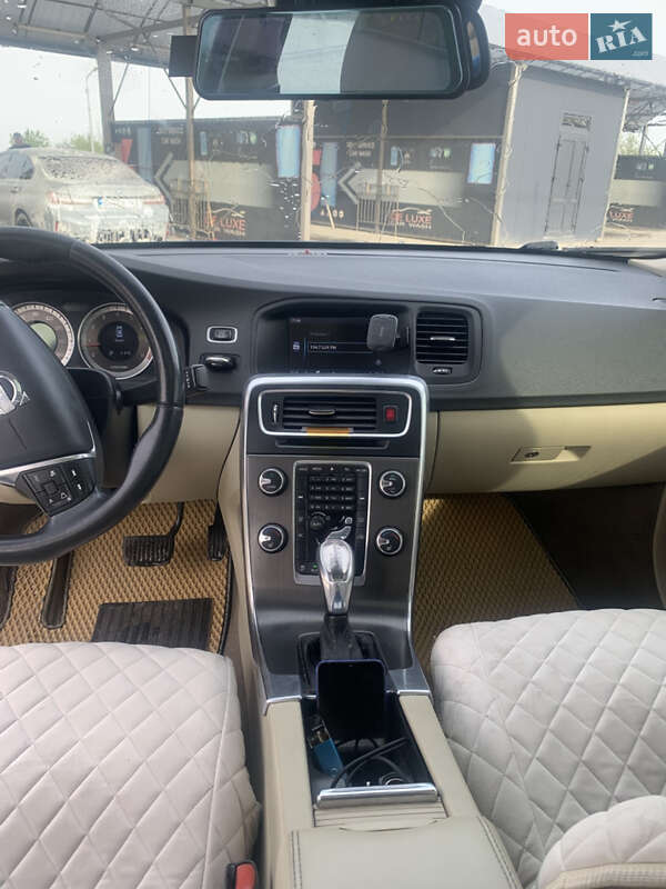 Седан Volvo S60 2012 в Львове