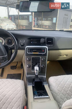Седан Volvo S60 2012 в 