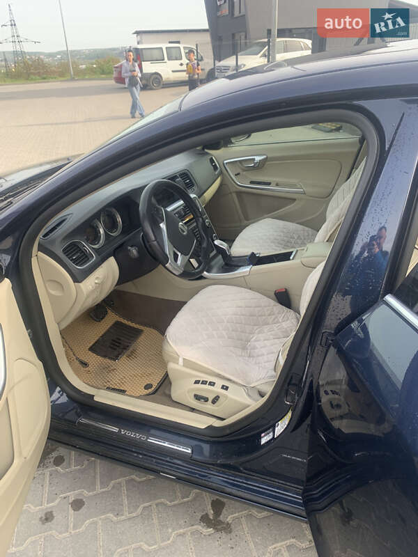 Седан Volvo S60 2012 в Львове