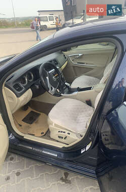 Седан Volvo S60 2012 в 