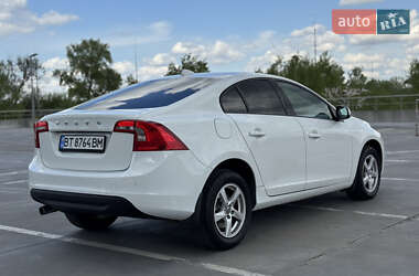 Седан Volvo S60 2015 в 