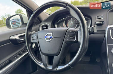 Седан Volvo S60 2015 в 