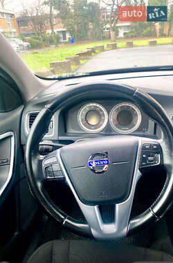 Седан Volvo S60 2012 в 