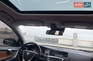 Седан Volvo S60 2012 в 