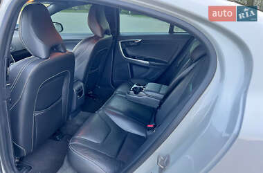 Седан Volvo S60 2015 в 
