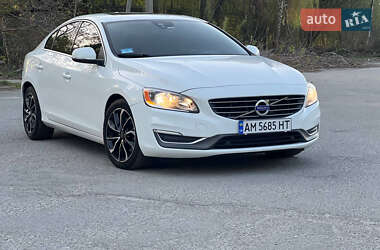 Седан Volvo S60 2015 в 