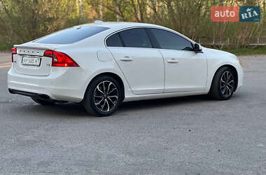 Седан Volvo S60 2015 в 